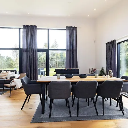 8 Person In Vaeggerlose Bøtø By